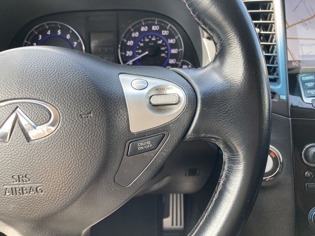 2014 INFINITI QX70 Image 24