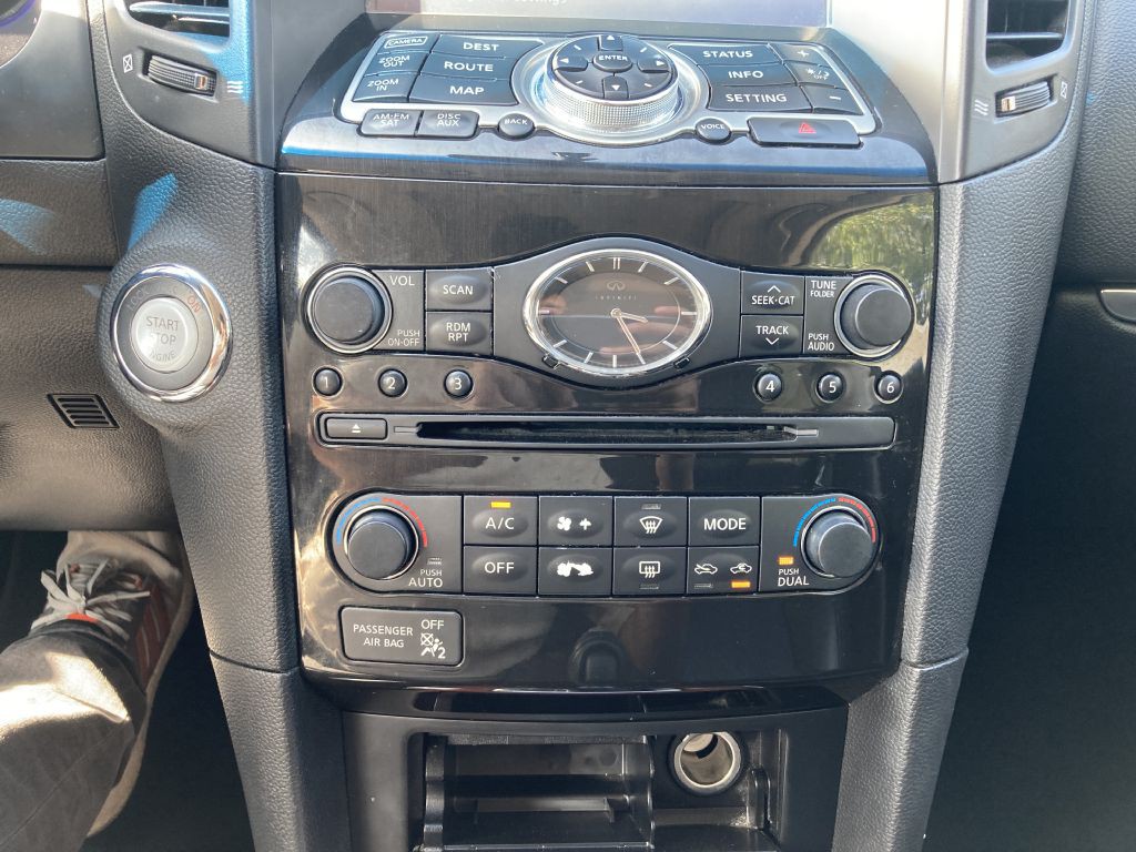2014 INFINITI QX70 Image 29
