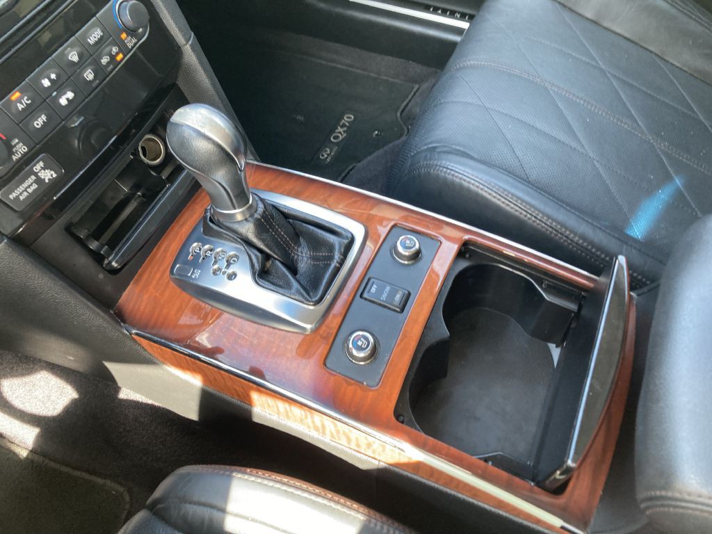 2014 INFINITI QX70 Image 30
