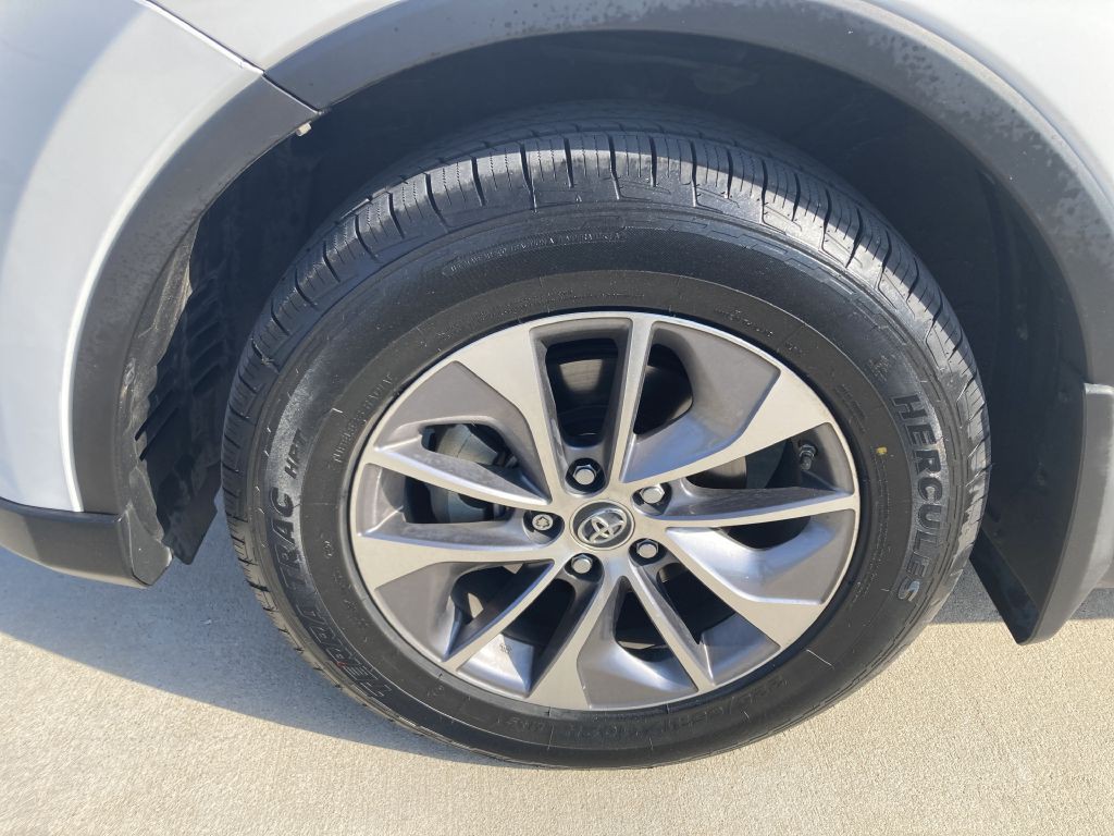 2017 Toyota Rav4 Image 13