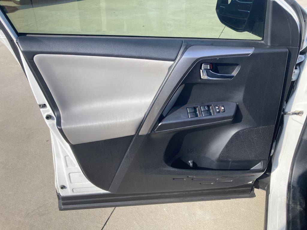 2017 Toyota Rav4 Image 14