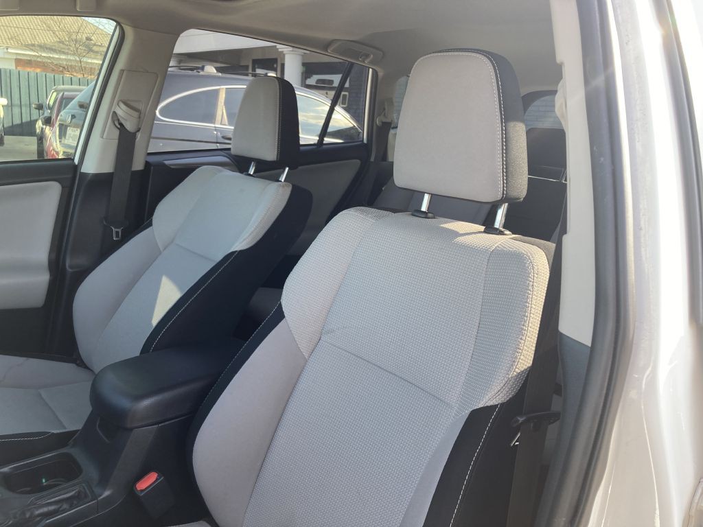 2017 Toyota Rav4 Image 16