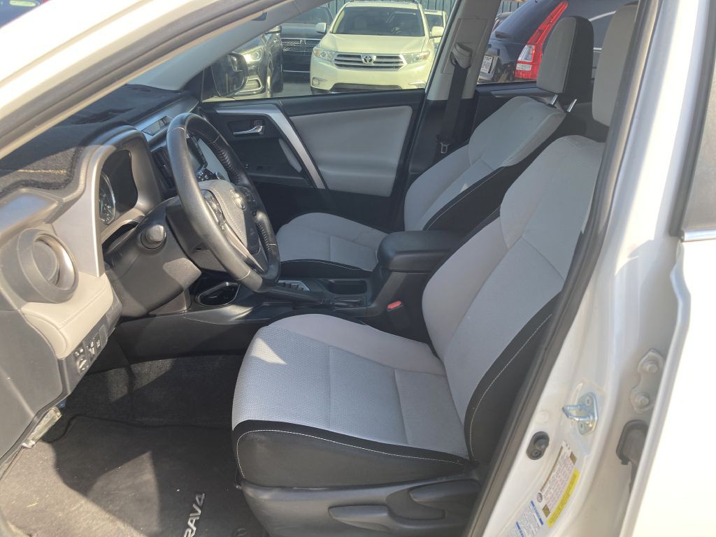 2017 Toyota Rav4 Image 17