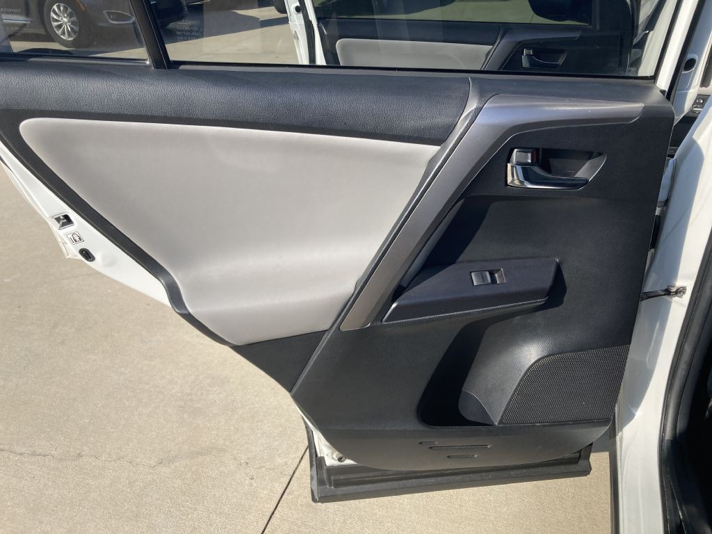 2017 Toyota Rav4 Image 18