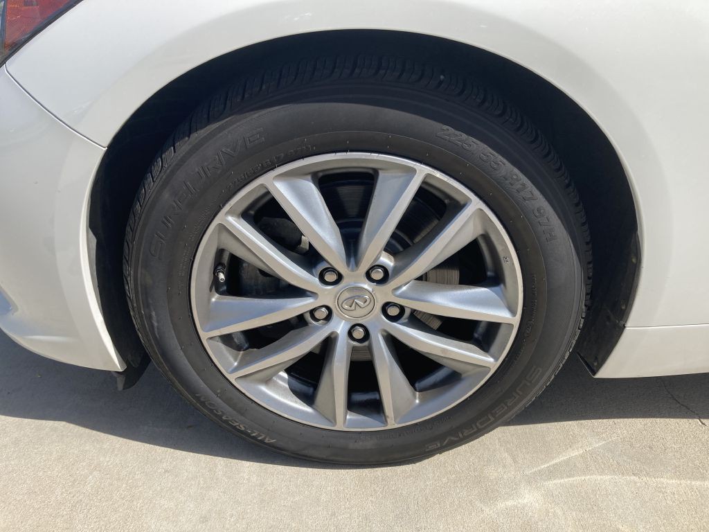 2015 INFINITI Q50 Image 11