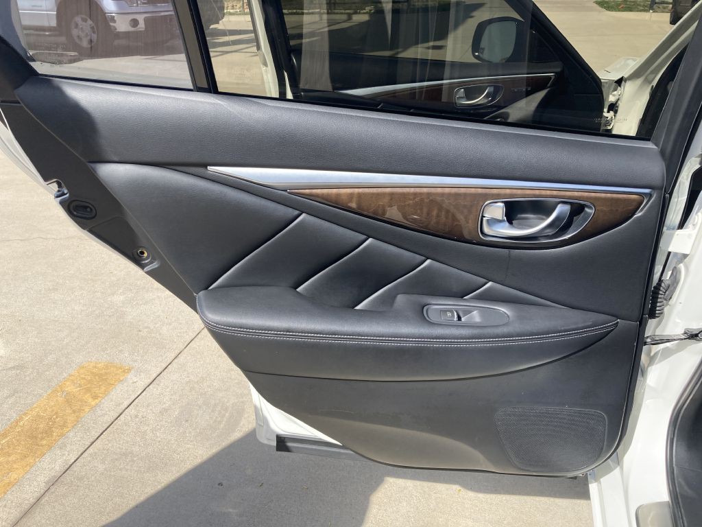 2015 INFINITI Q50 Image 16