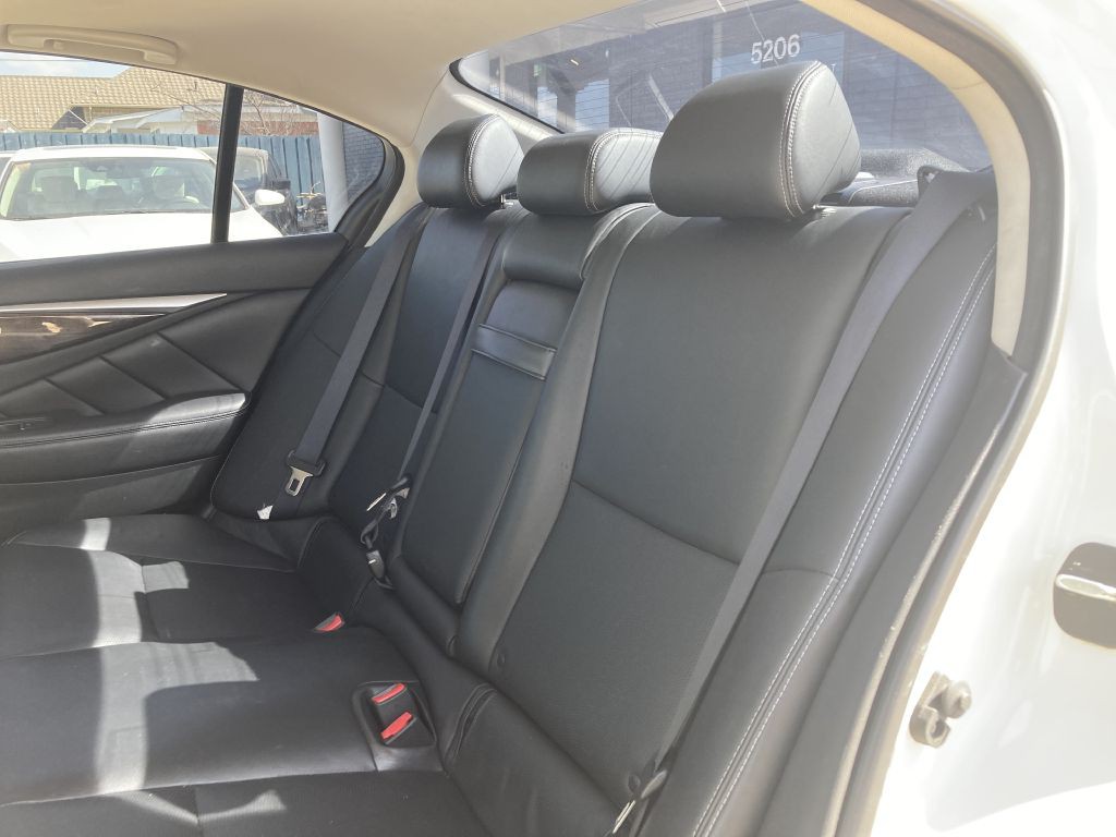 2015 INFINITI Q50 Image 17