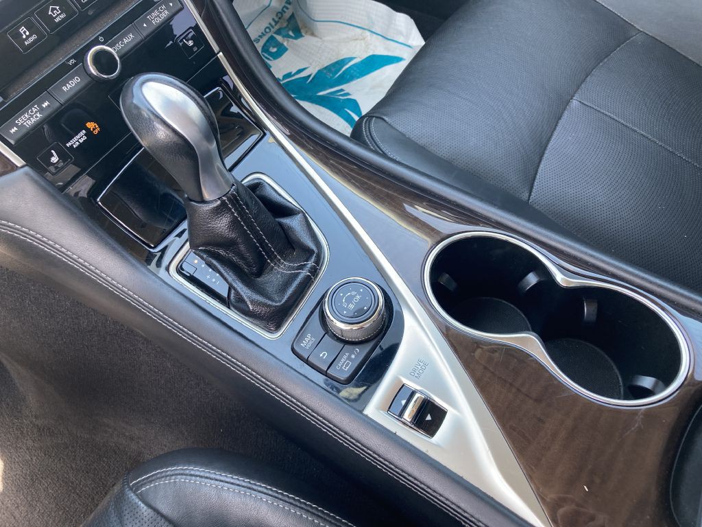 2015 INFINITI Q50 Image 28