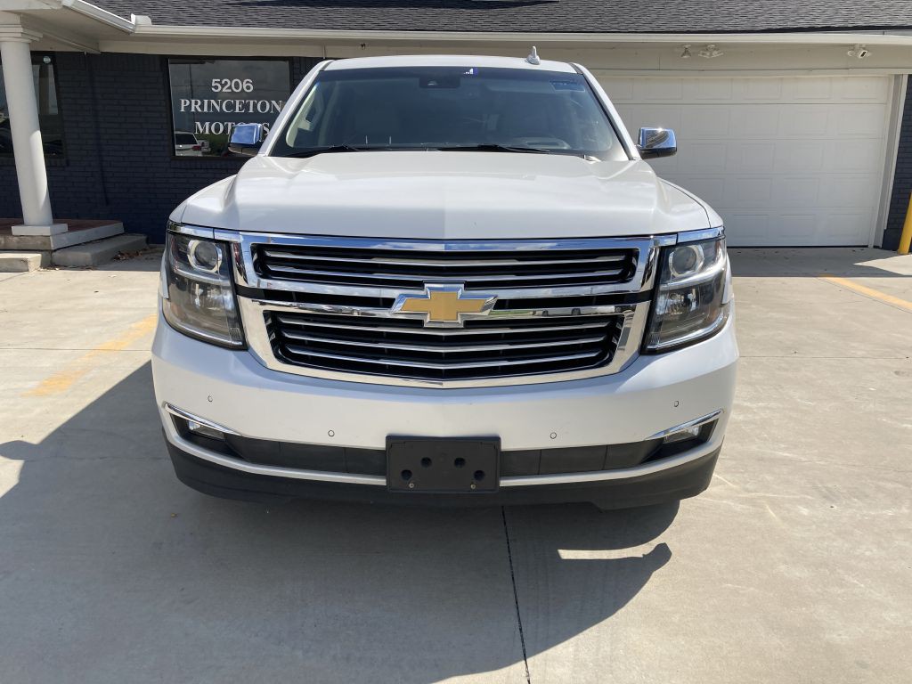 2017 Chevrolet Suburban Image 2