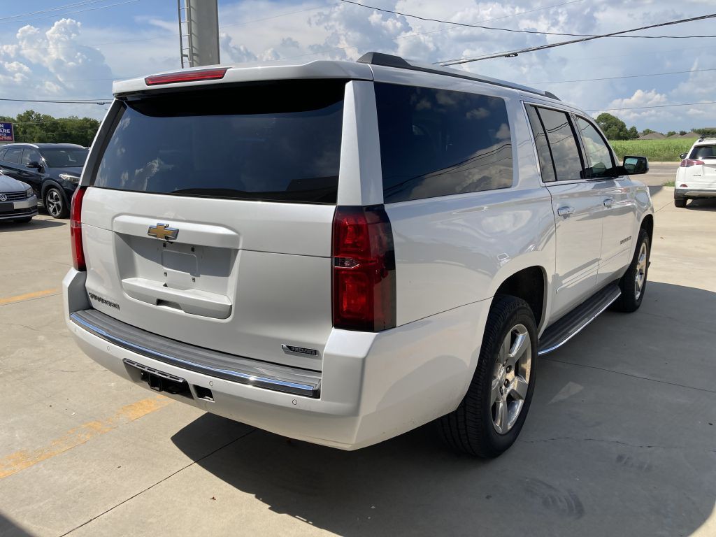 2017 Chevrolet Suburban Image 10