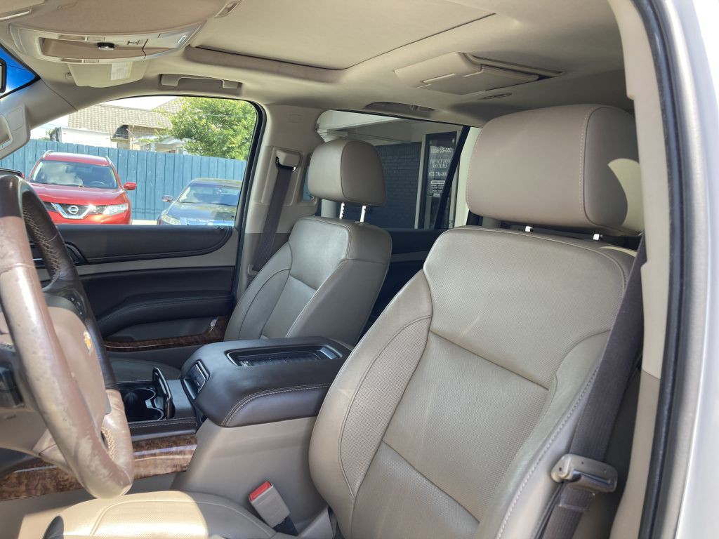 2017 Chevrolet Suburban Image 16