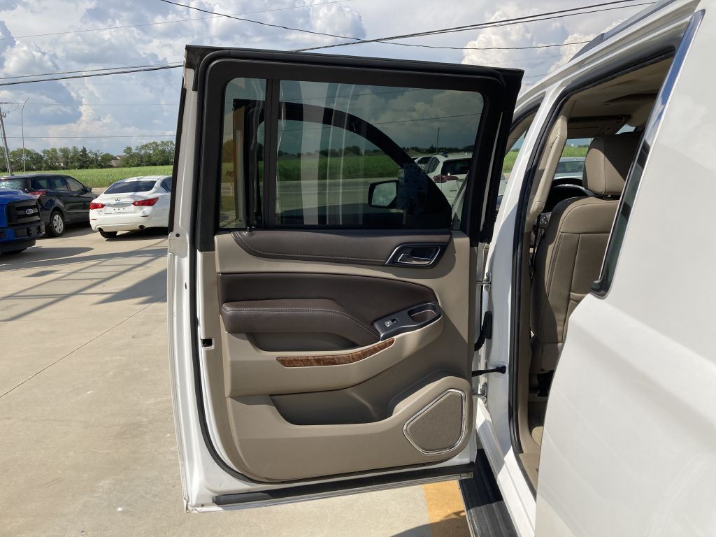 2017 Chevrolet Suburban Image 18