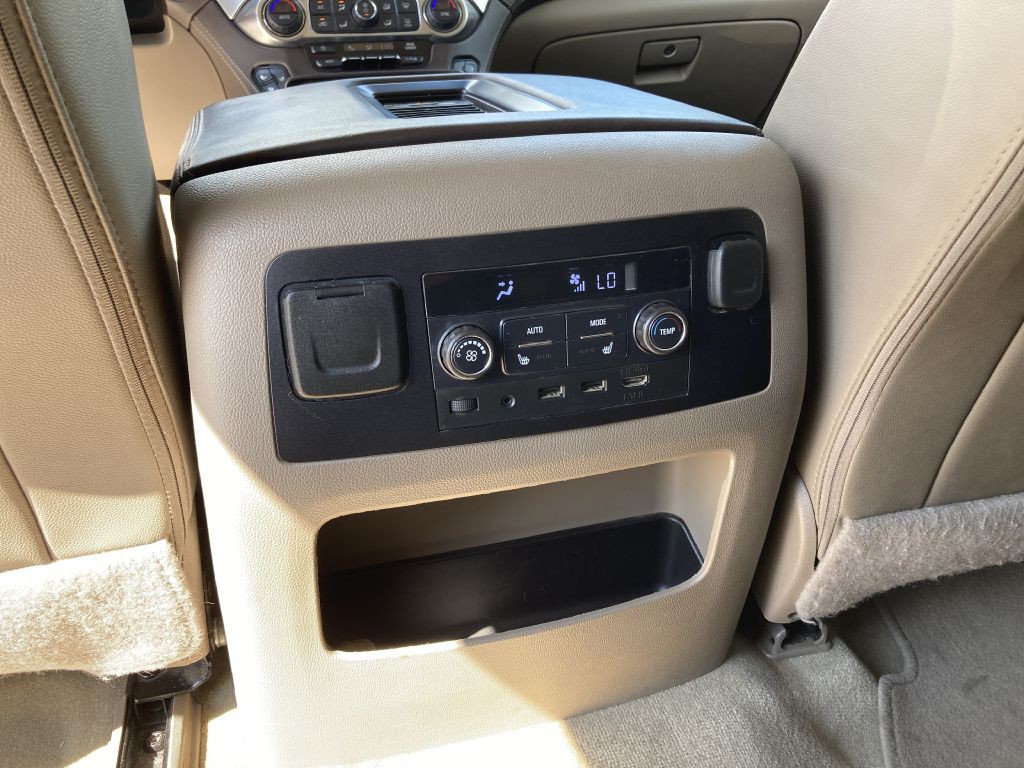 2017 Chevrolet Suburban Image 21