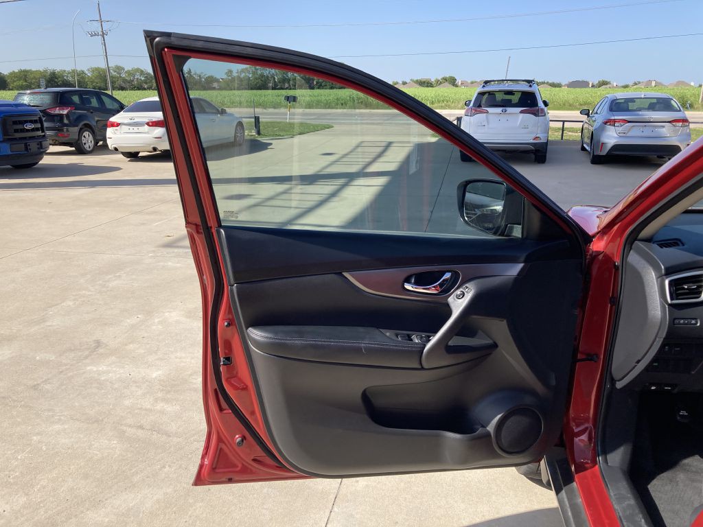 2016 Nissan Rogue Image 14