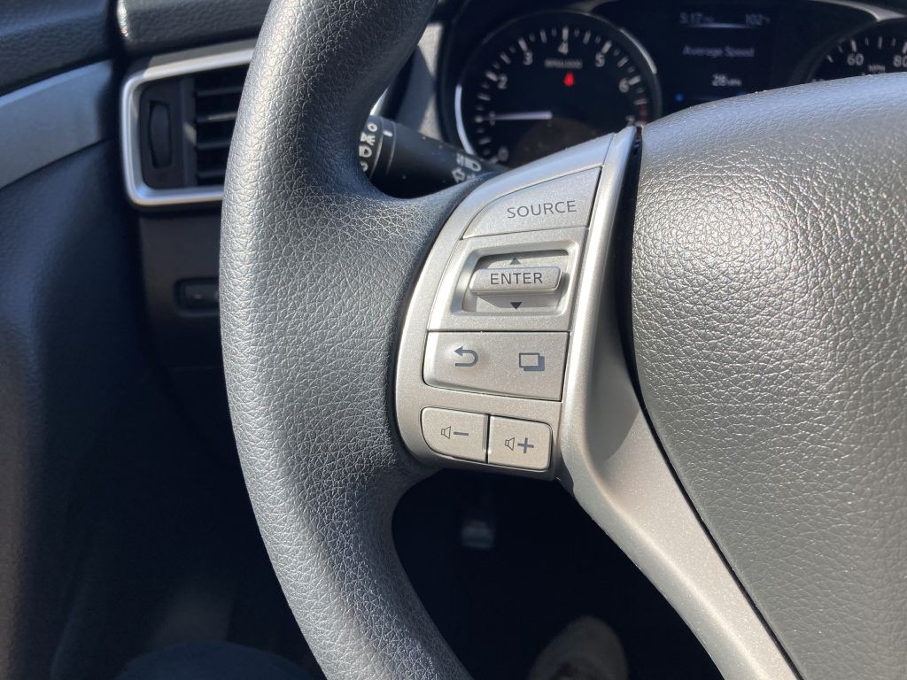 2016 Nissan Rogue Image 24