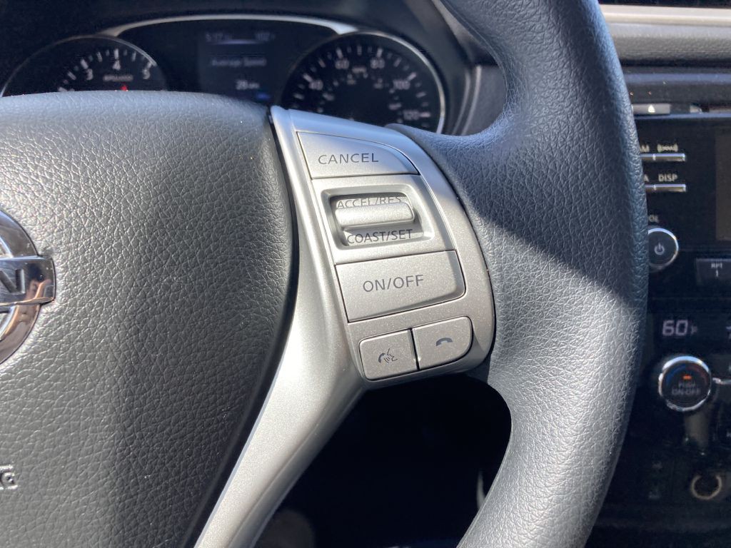 2016 Nissan Rogue Image 25
