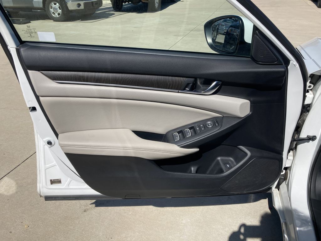 2018 Honda Accord Image 13
