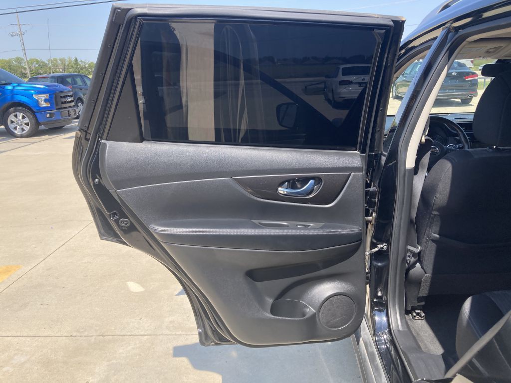 2019 Nissan Rogue Image 18