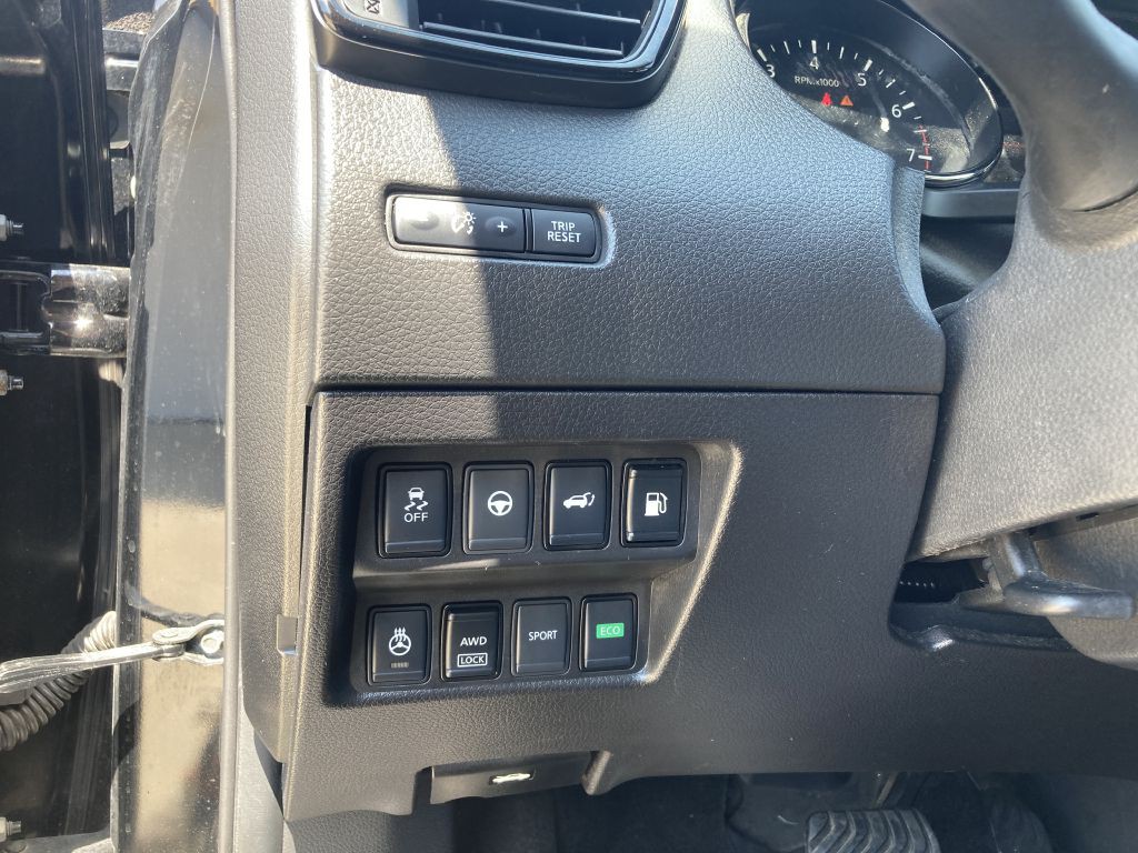2019 Nissan Rogue Image 24