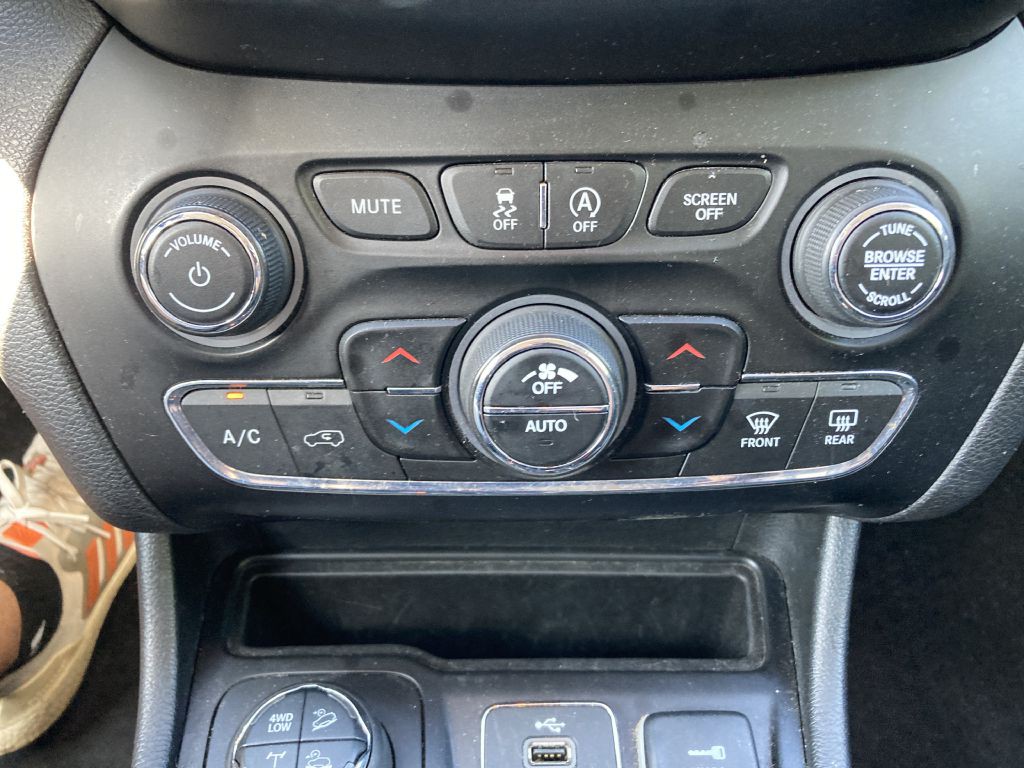 2019 Jeep Cherokee Image 24