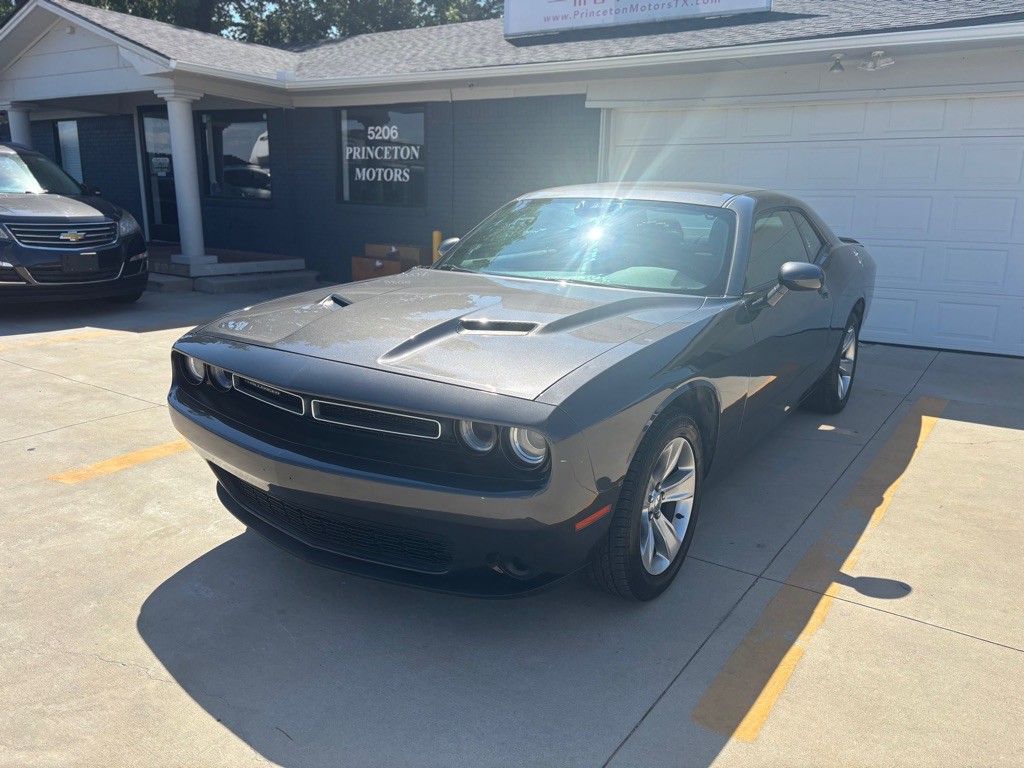 2021 Dodge Challenger Image 2