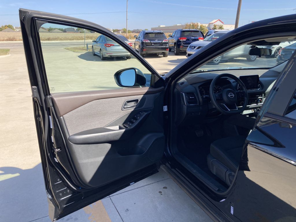 2023 Nissan Rogue Image 14