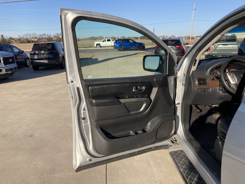 2015 Nissan Armada Image 13