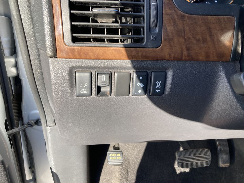 2015 Nissan Armada Image 25