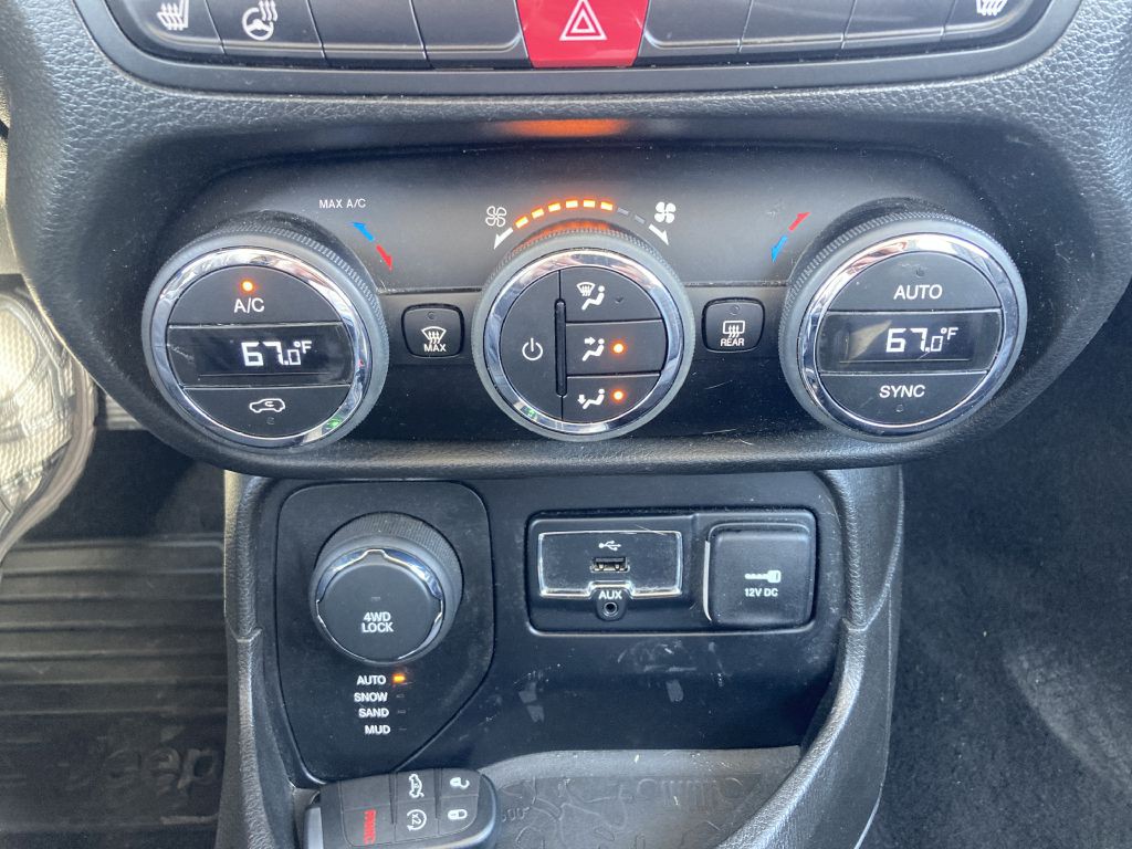 2017 Jeep Renegade Image 32