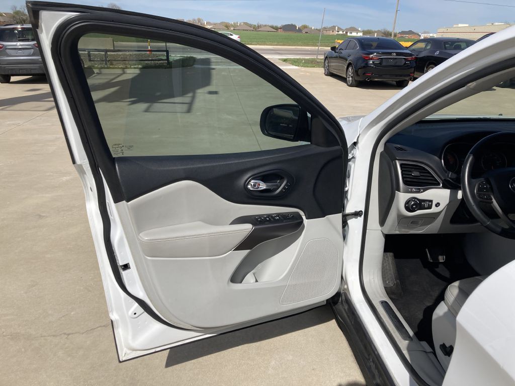 2019 Jeep Cherokee Image 15