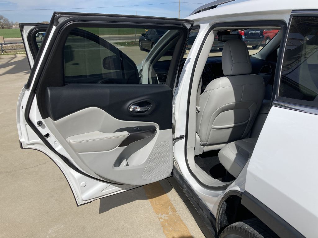 2019 Jeep Cherokee Image 19