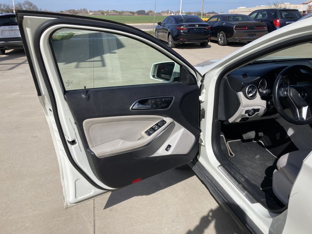 2015 Mercedes-Benz GLA-Class Image 14