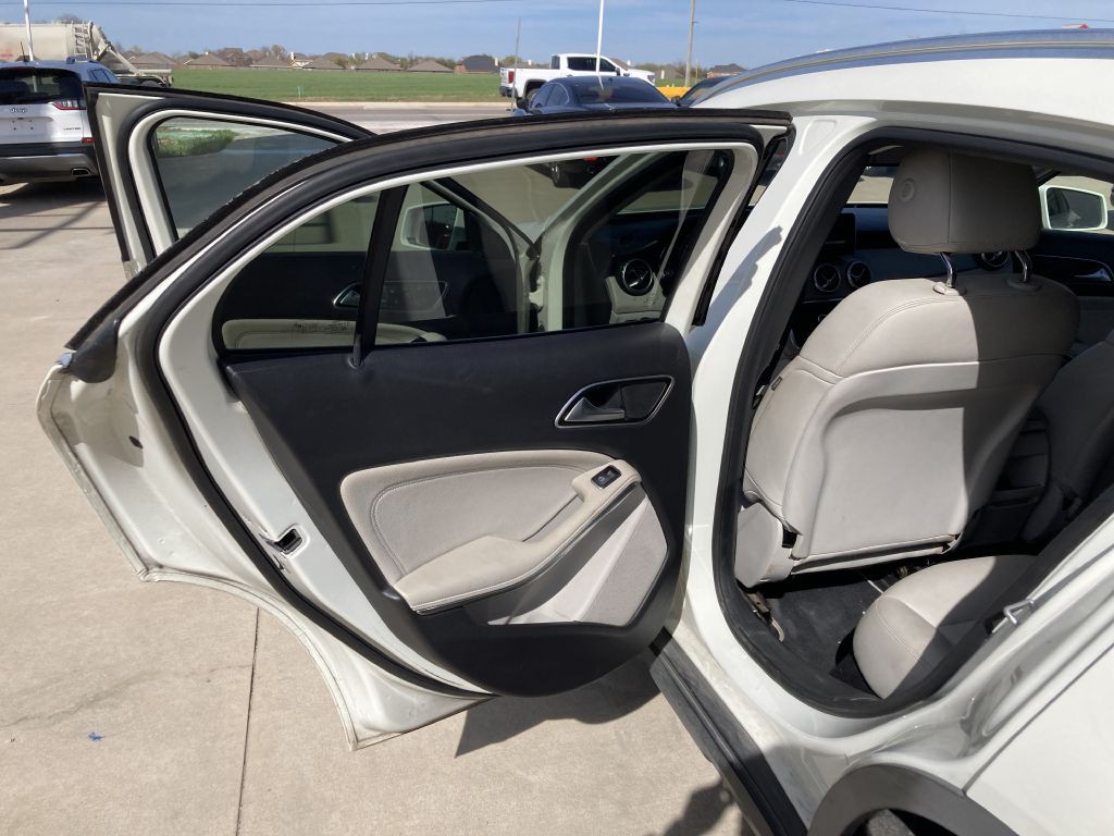 2015 Mercedes-Benz GLA-Class Image 17