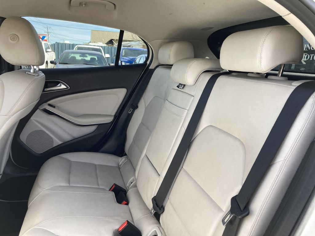 2015 Mercedes-Benz GLA-Class Image 18