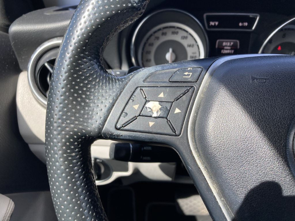 2015 Mercedes-Benz GLA-Class Image 23