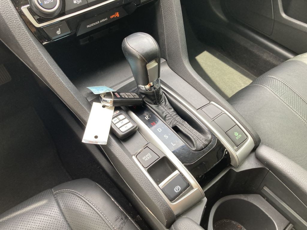 2018 Honda Civic Image 32