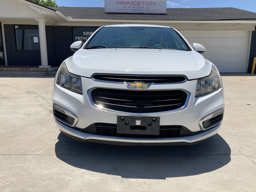 2015 Chevrolet Cruze Image 2