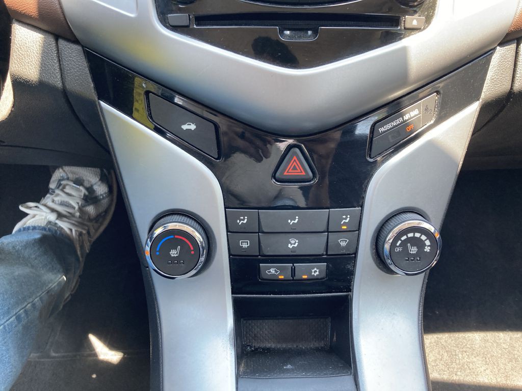 2015 Chevrolet Cruze Image 30