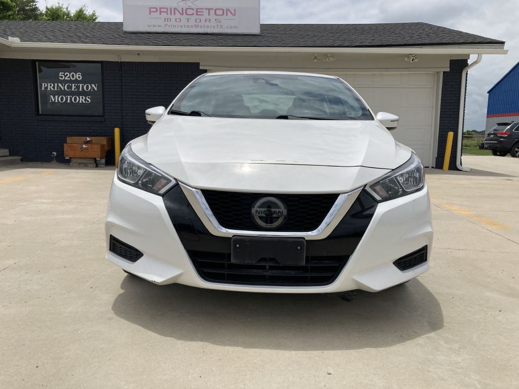 2021 Nissan Versa Image 2