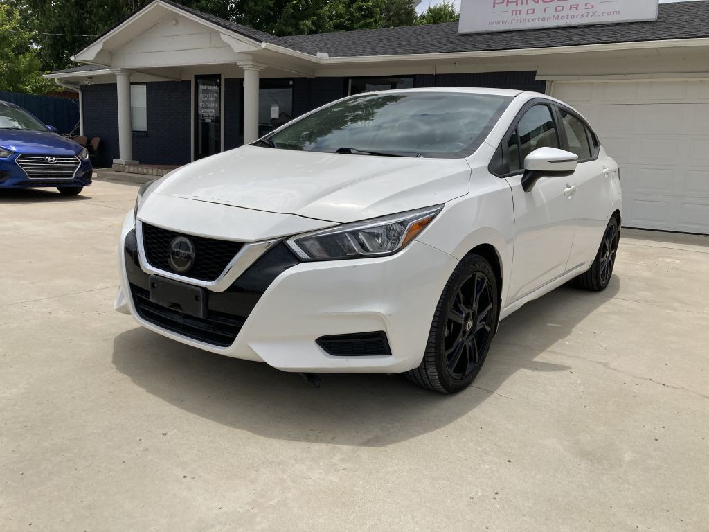 2021 Nissan Versa Image 4