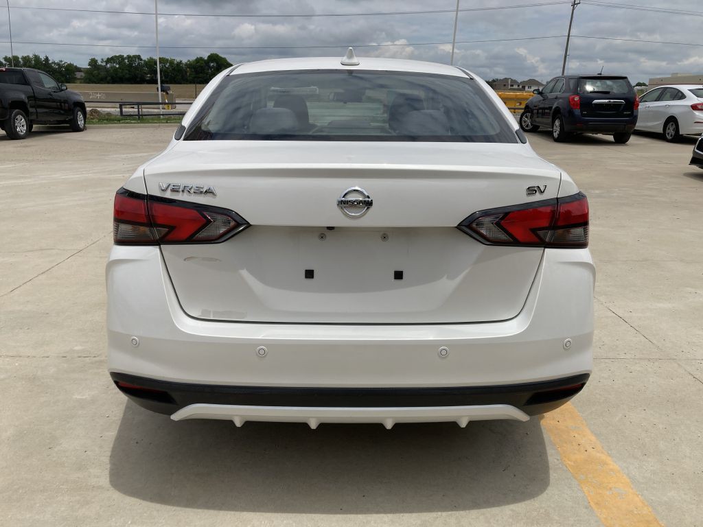 2021 Nissan Versa Image 8