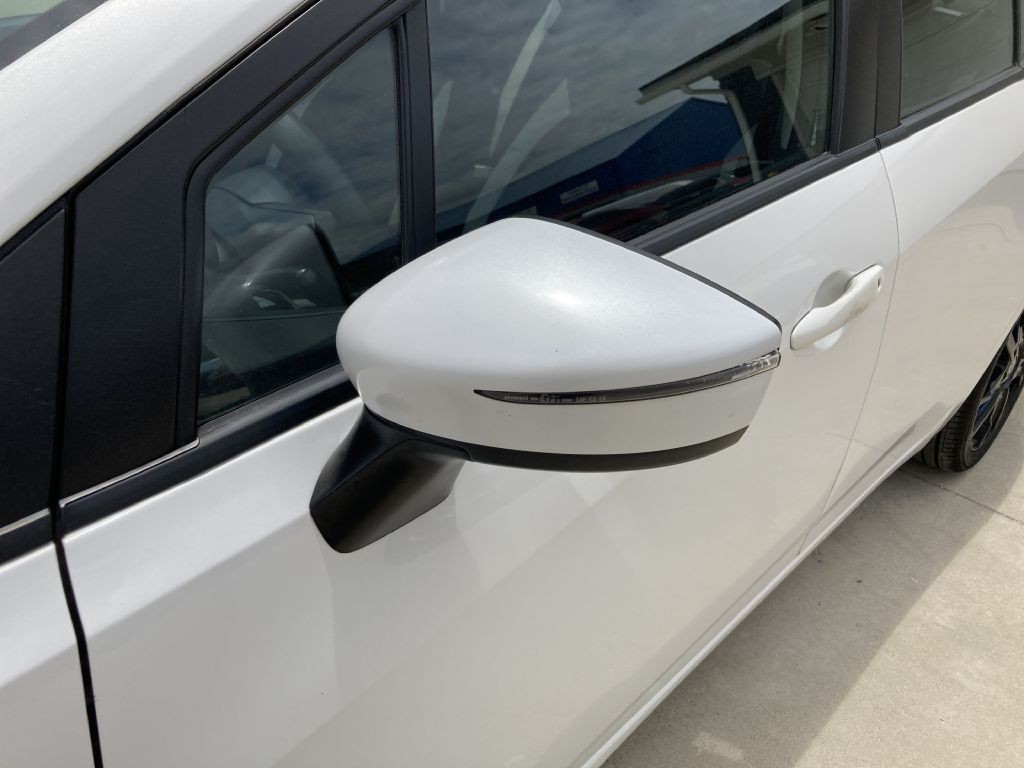 2021 Nissan Versa Image 12