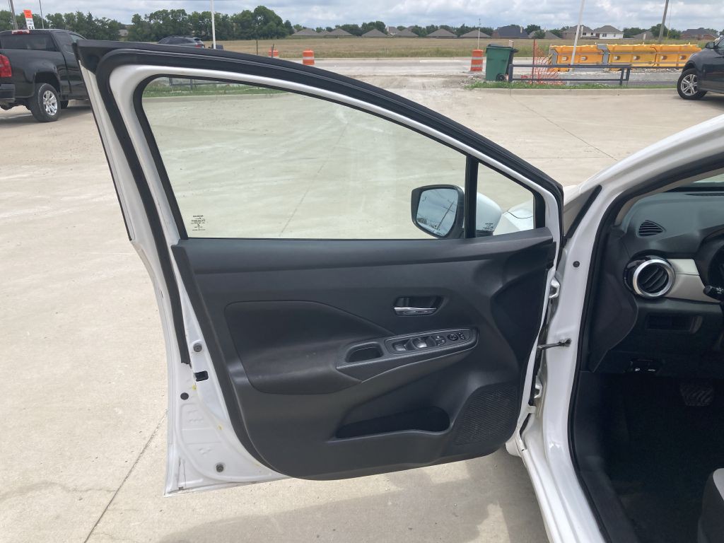 2021 Nissan Versa Image 14