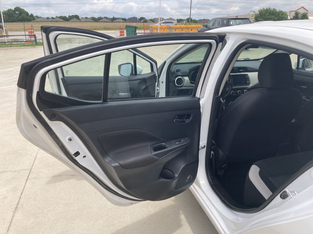 2021 Nissan Versa Image 17