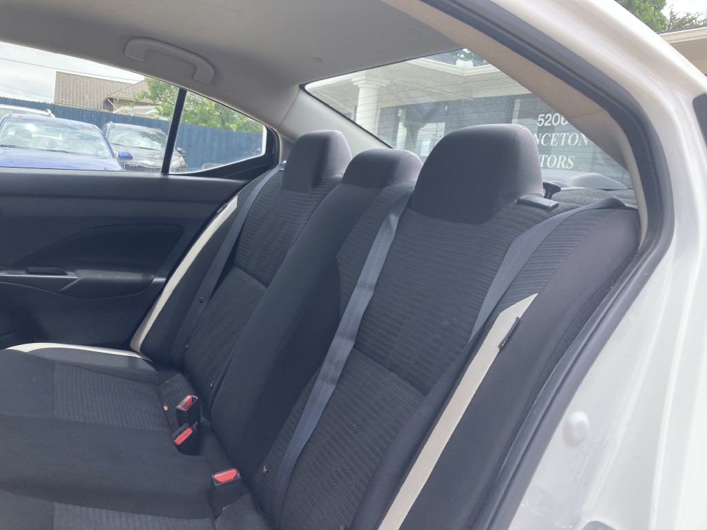 2021 Nissan Versa Image 18