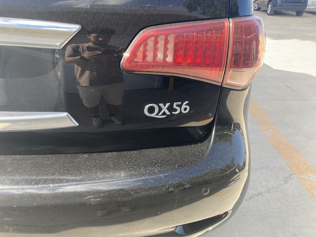 2011 INFINITI QX56 Image 10