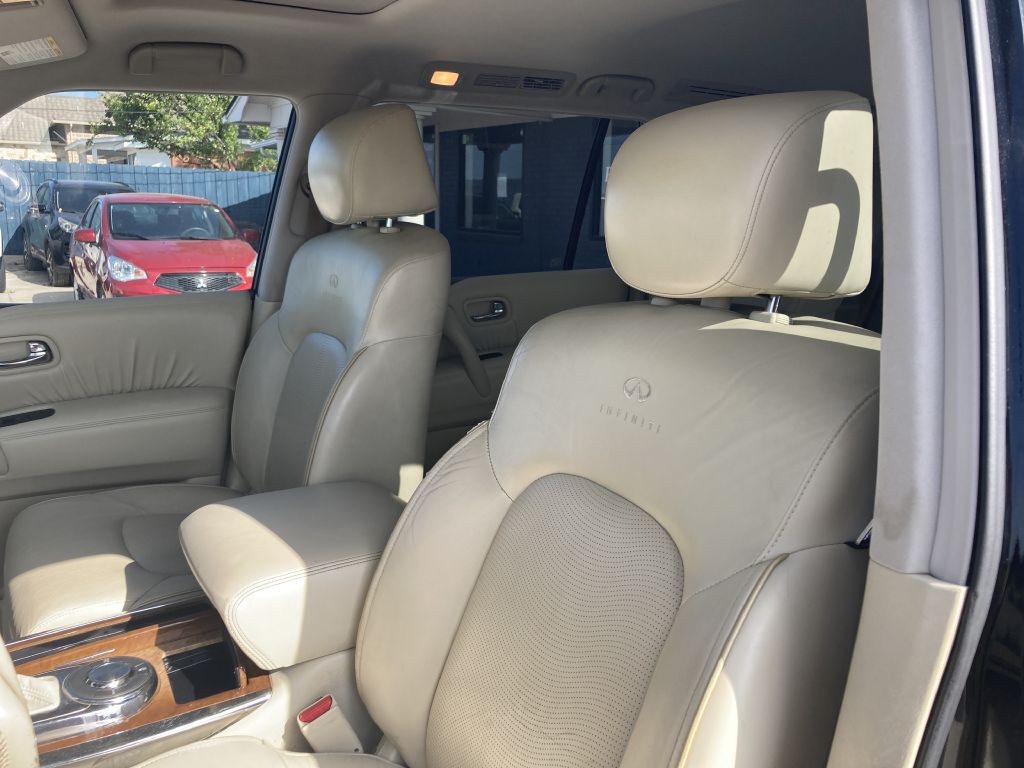 2011 INFINITI QX56 Image 19