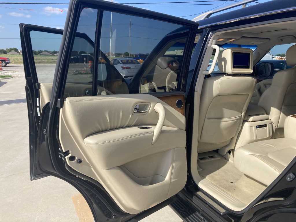 2011 INFINITI QX56 Image 21