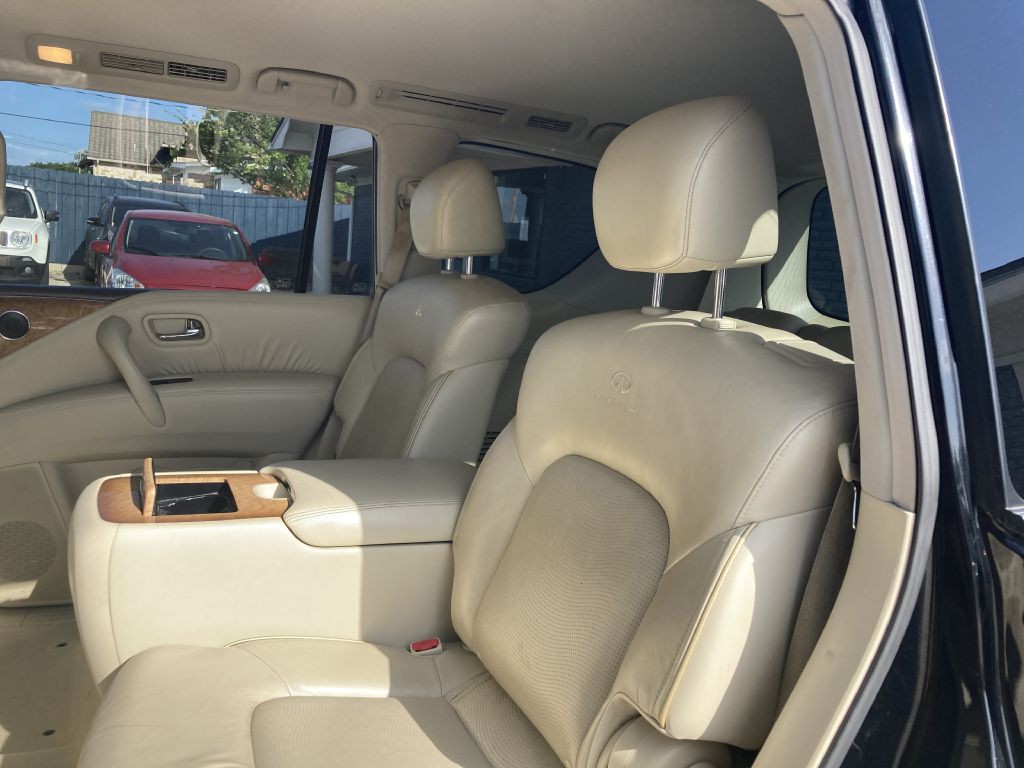 2011 INFINITI QX56 Image 23