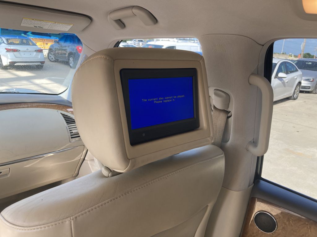 2011 INFINITI QX56 Image 24